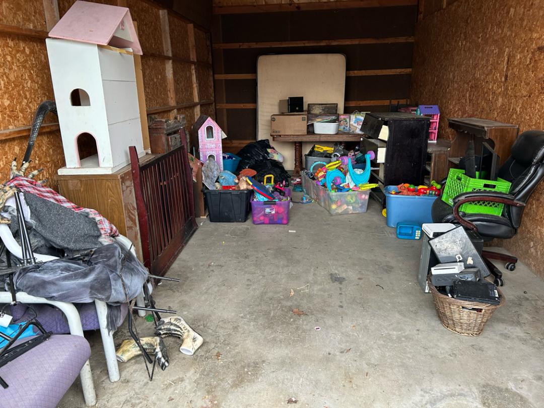 Storage Unit Auction in Hubbard, OH at Dove Storage Hubbard ends on
